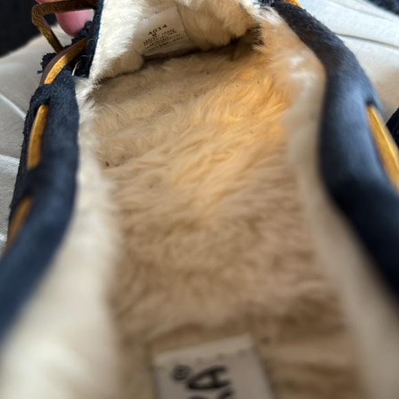 Minnetonka Suede Slippers. Size 8.  Great Condition - Picture 10 of 12